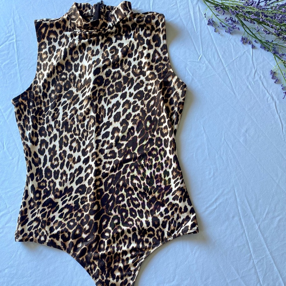 Hot 🔥 leopard print bodysuit
